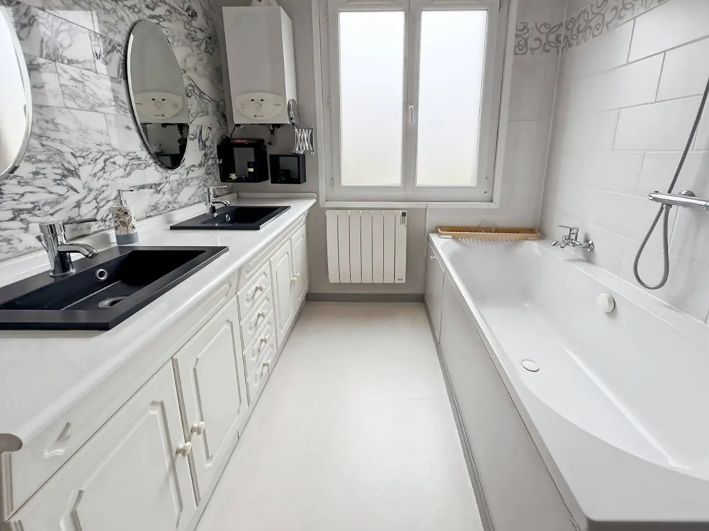 A vendre maison de 228 m² édifiée sur 1332 m² de terrain sur la commune de ST PIERRE LES ELBEUF 76320