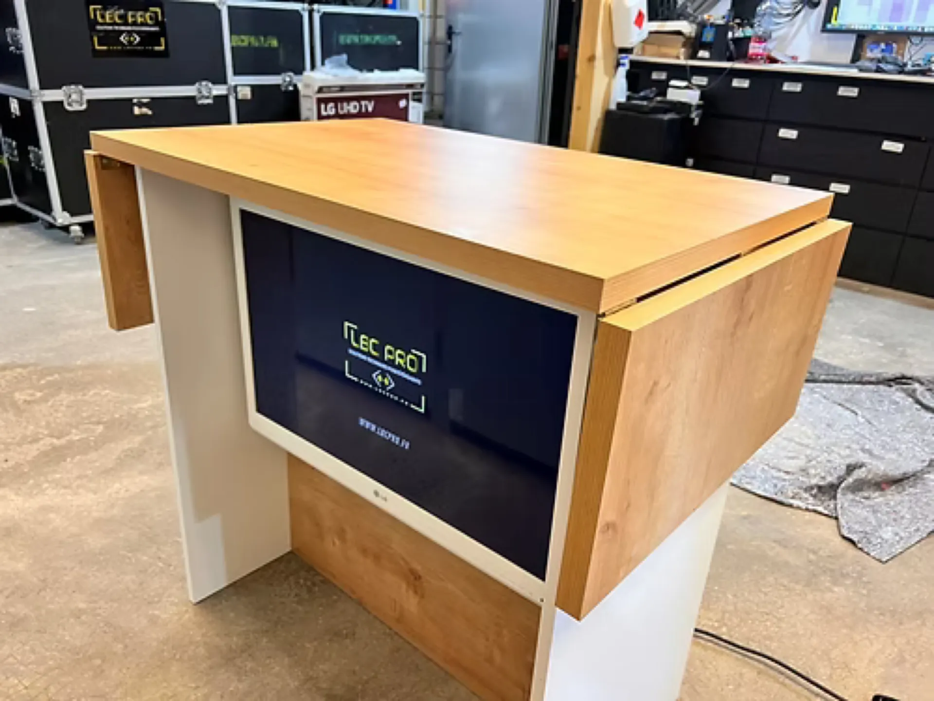 DESK BLANC & BOIS AVEC ECRAN 32' 82CM DESK 2