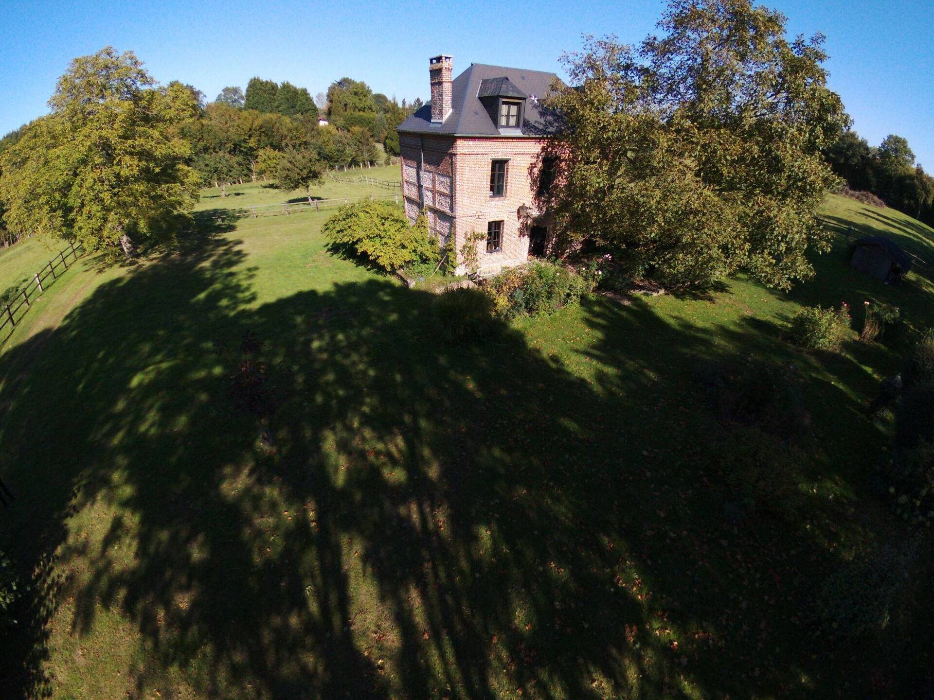 A découvrir jolie maison de maitre située sur le secteur de Pont L'Eveque 14