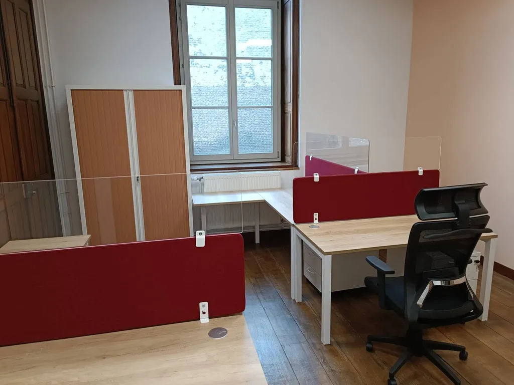 Bureaux open-space design bench face à face à Lille