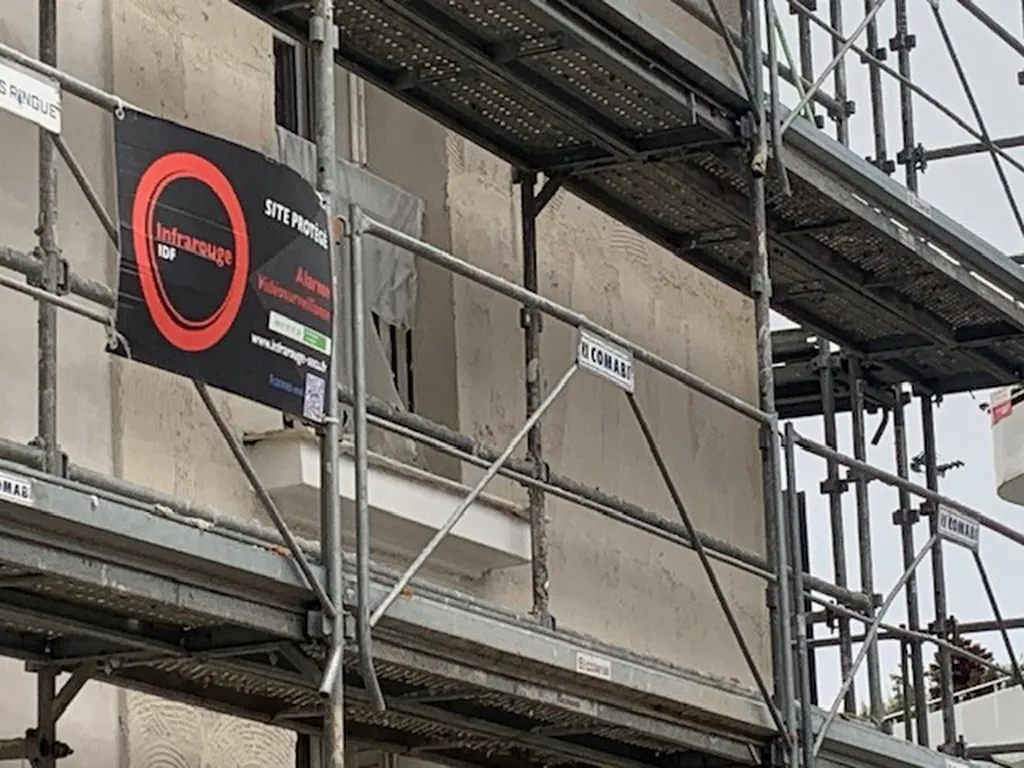 Installation d’une vidéosurveillance temporaire connectée avec 4 caméras OMVC200 et télésurveillance 24h/24 à Clamart 92140