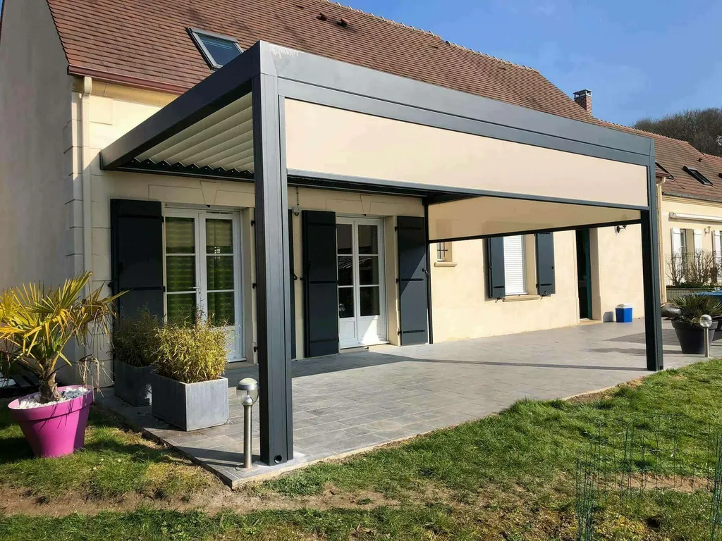 Nos pergolas bioclimatiques en aluminium transforment votre extérieur en Occitanieant, confortable et utilisable toute l’année.