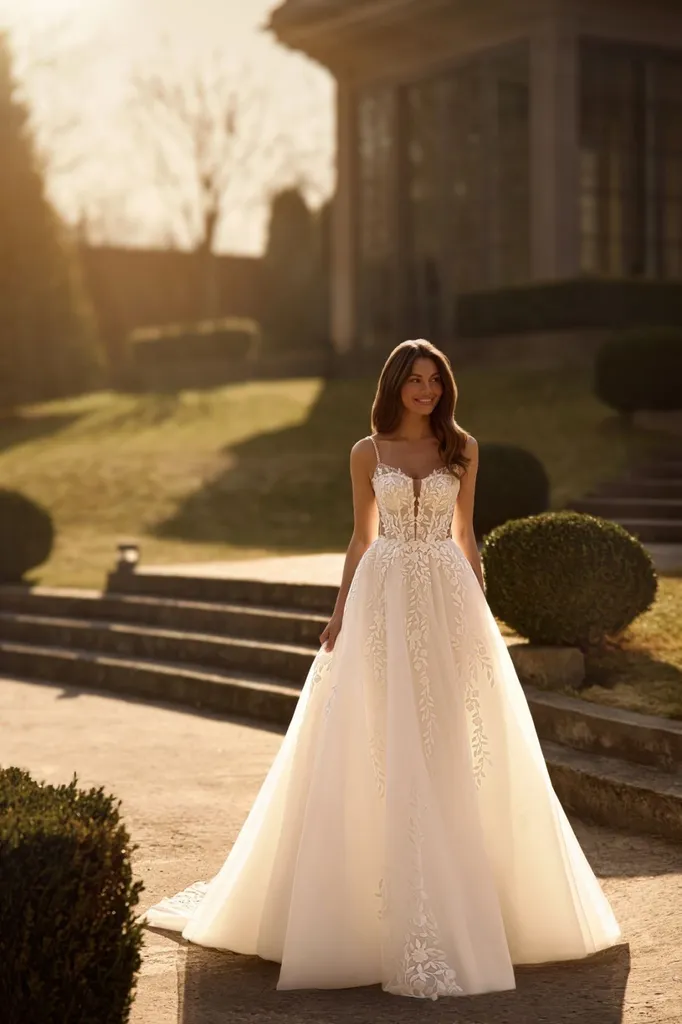 Robe de mariée trapèze dentelle de feuillage Marseille