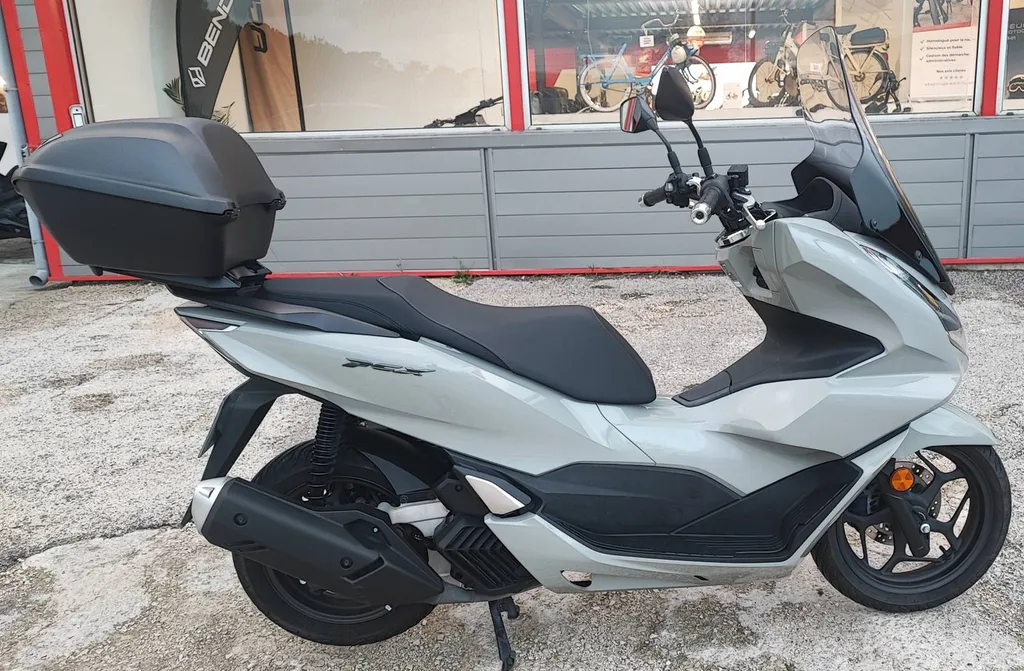 HONDA PCX 125 DU 03/2024 AVEC 4350 KM.