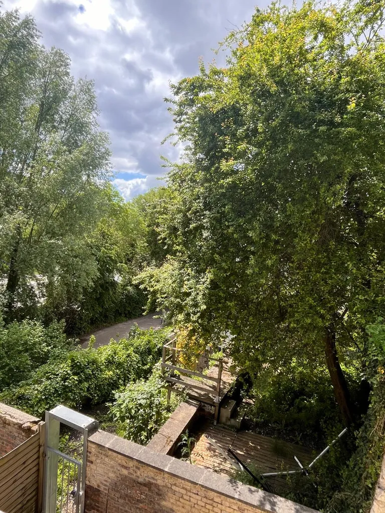 F4 RENOVE AVEC PARKING et TERRASSE ROUTE DE DARNETAL - 1014€ charges comprises