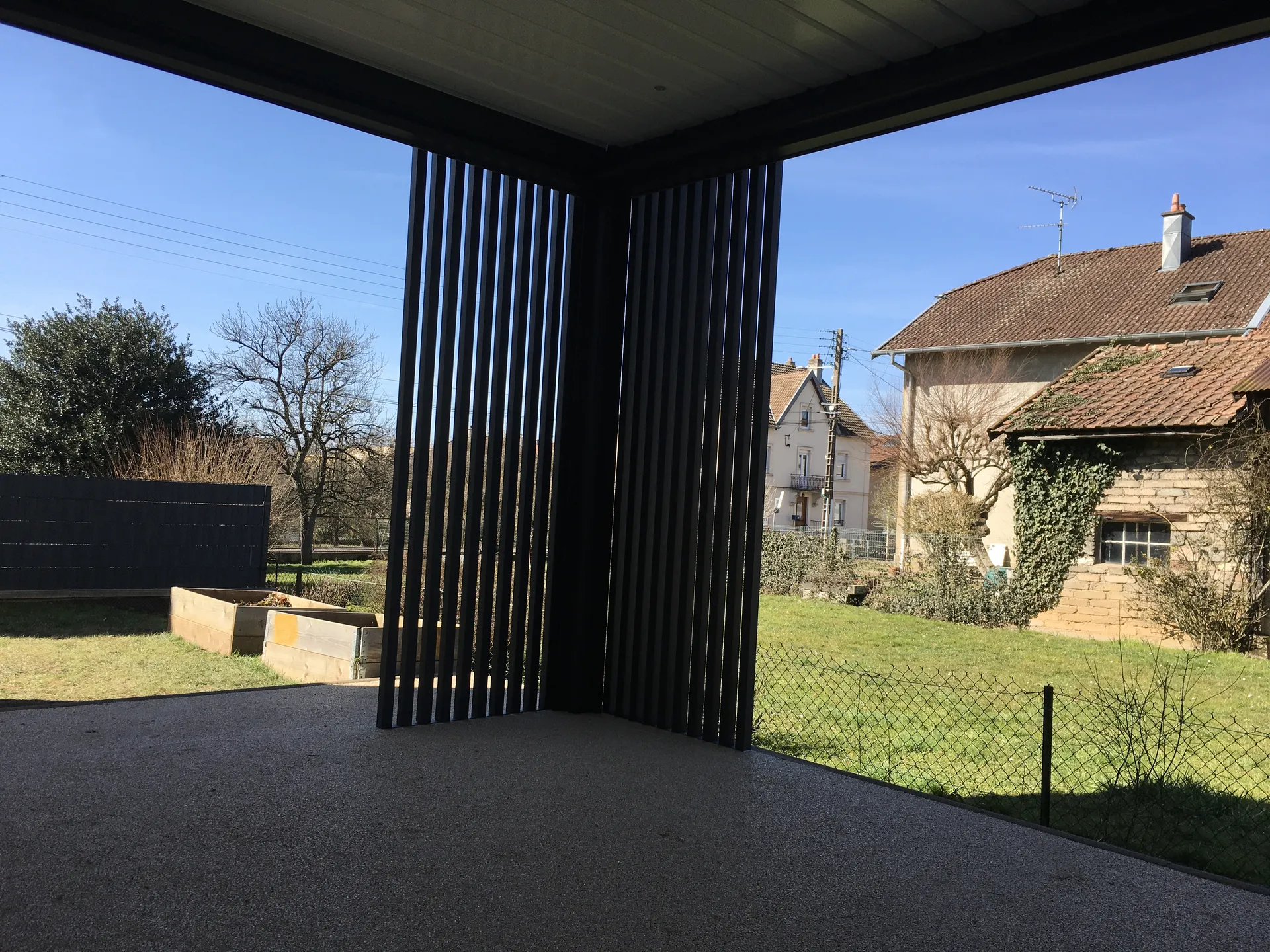 pergola bioclimatique avec stores intégrés à Danjoutin