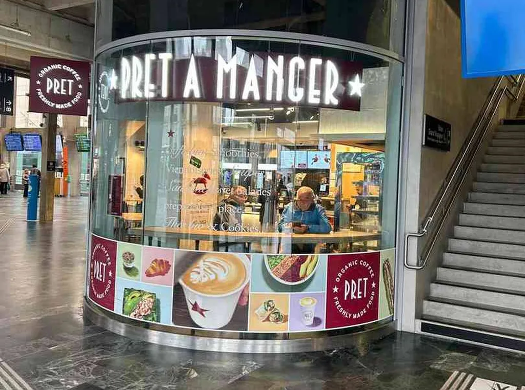 Enseigne lumineuse pour la chaîne de restauration PRET A MANGER à Nantes