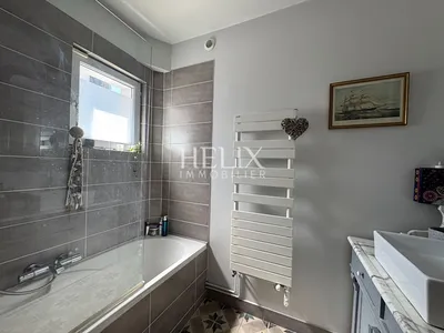 Maison à Saint Germain en Laye d'environ 100 M2 avec beaucoup de charme avec un magnifique jardin