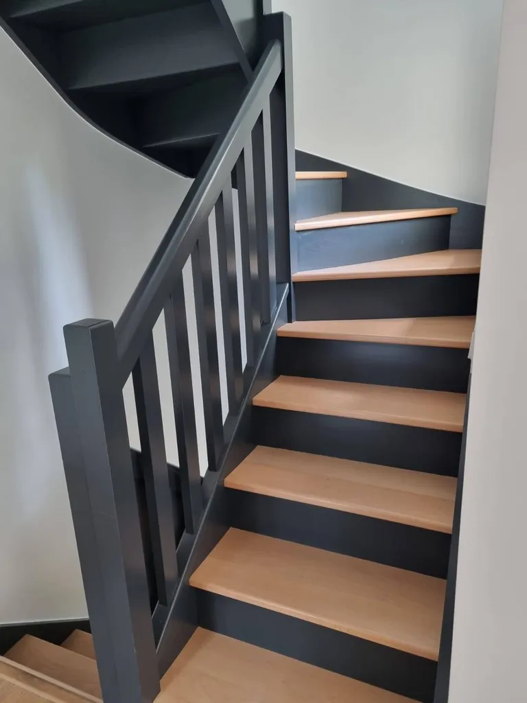 Peintre spécialiste pour peinture escalier bicolore neuf ou à rénover à Coignières proche Les Essarts Le Roi