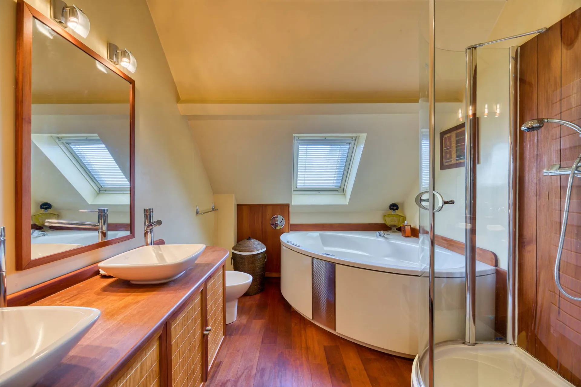 Vends maison contemporaine avec suite parentale au rez-de-chaussée