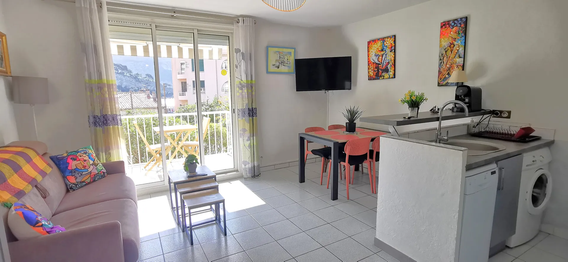 Vente appartement T1/2 Cassis  avec balcon vue Château & Cap Canaille dans résidence sécurisée juste derrière le port