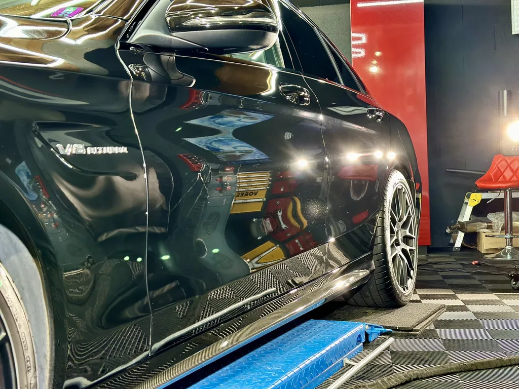 Detailing auto rénovation carrosserie lyon traitement céramique Mercedes C63 AMG