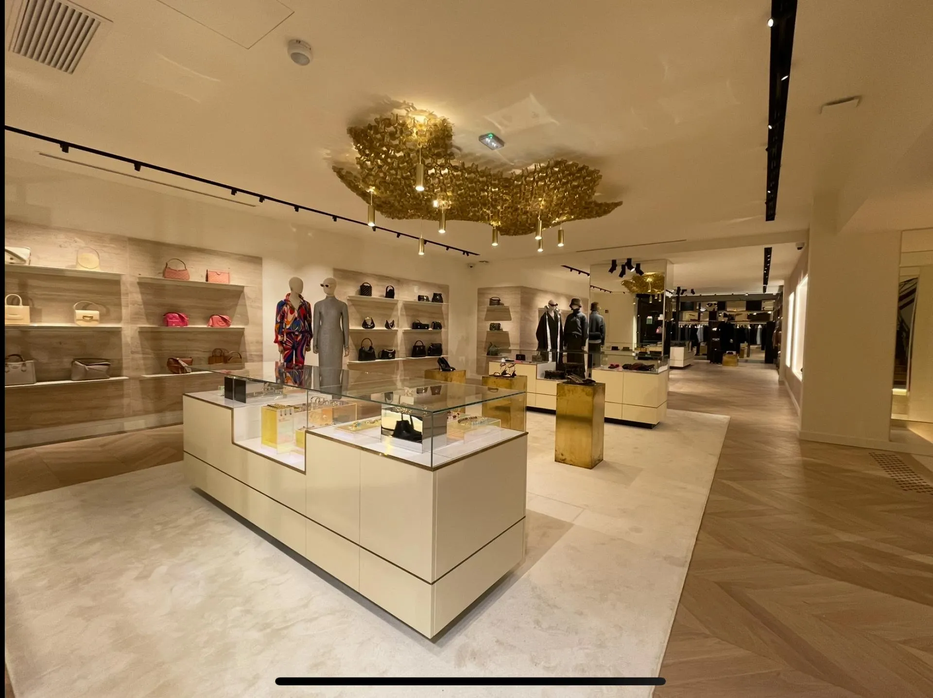 agencement du magasin Rainbow à bordeaux 