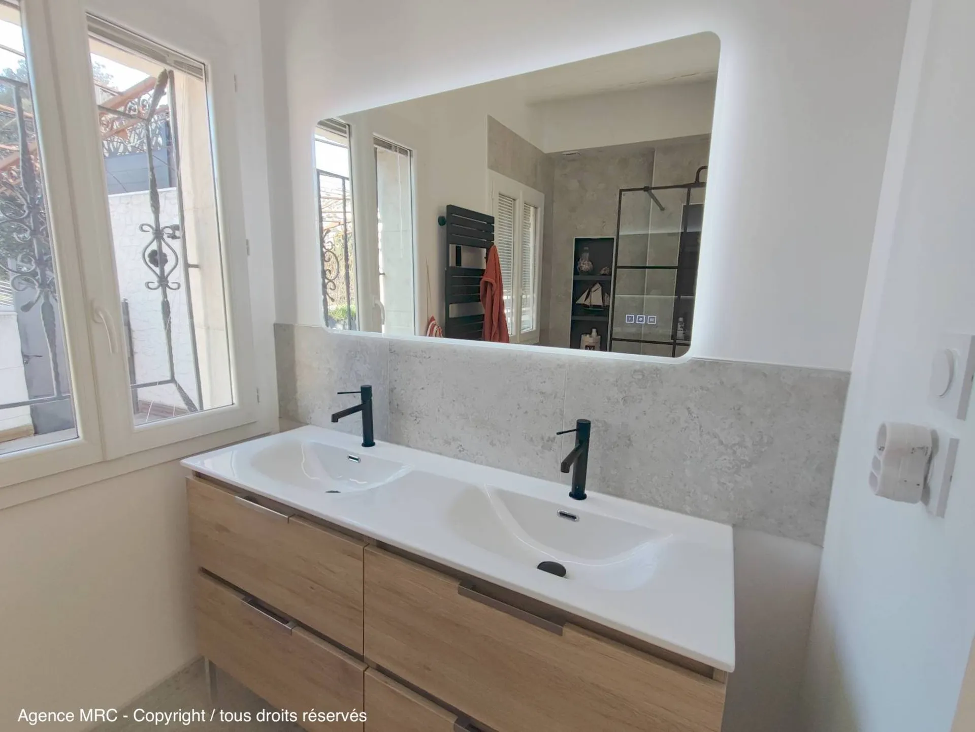 Vasque double salle de bain Marseille bois et blanc  : architecte d'intérieur marseille