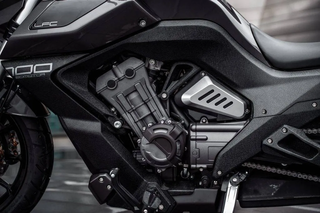 MOTO NEUVE BENDA LFC PRO 700 A LA SEYNE SUR MER