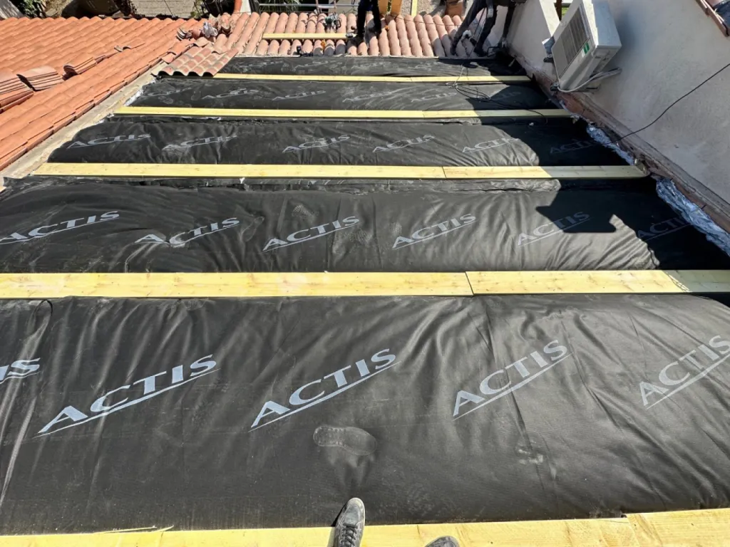 Changement d’une toiture de maison avec isolation sur Sausset les Pins près de Martigues.