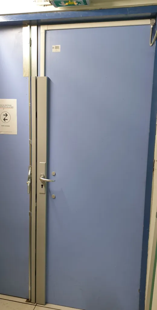 Protection de plusieurs accès avec installation de verrouillage Abloy et contrôle d'accès Vanderbilt dans un datacenter à Vénissieux près de Lyon