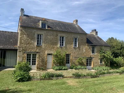 En vente - SUISSE NORMANDE du CALVADOS A Vendre Corps de Ferme en pierre avec 4 ha de terrain