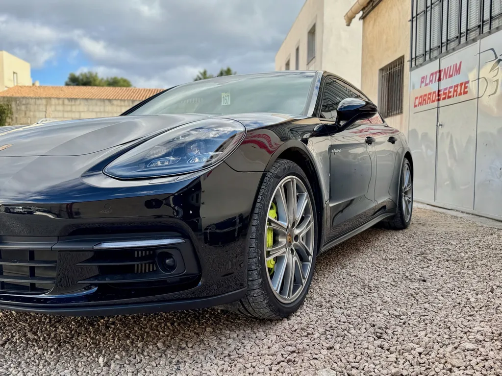 Réparation des pare-chocs d’une Porsche Panamera Sport Turismo réalisée dans notre atelier de Carnoux proche de Cassis