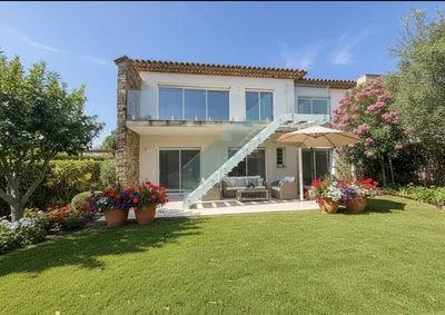 Écrin de Lumière & Vue Mer : L’Art de Vivre Contemporain Laissez-vous séduire par cette villa neuve d’exception, une signature architecturale où chaque ligne a été pensée pour sublimer l'horizon.