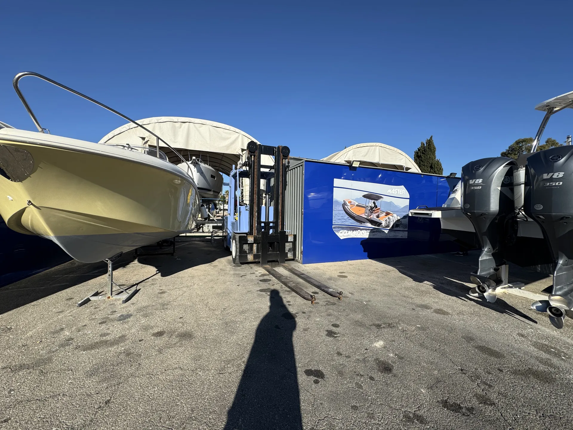 INOX MECA PLAISANCE est une entreprise spécialisée dans la vente, l’entretien et la réparation de bateaux à moteurs hors-bord, située à Hyères, au cœur du Var.