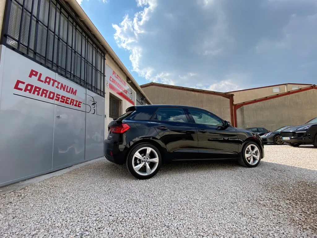 Réparation d’une Audi A1 sur Carnoux après impact sur l’aile avant gauche avec franchise offerte selon assurance