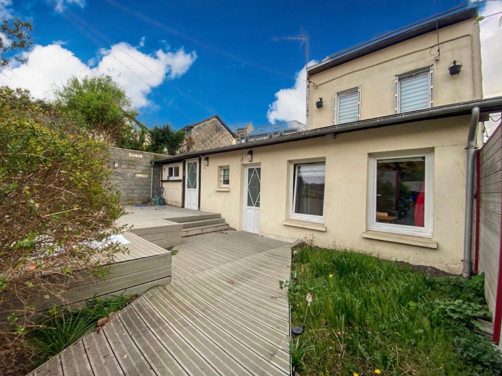 maison avec deux chambres