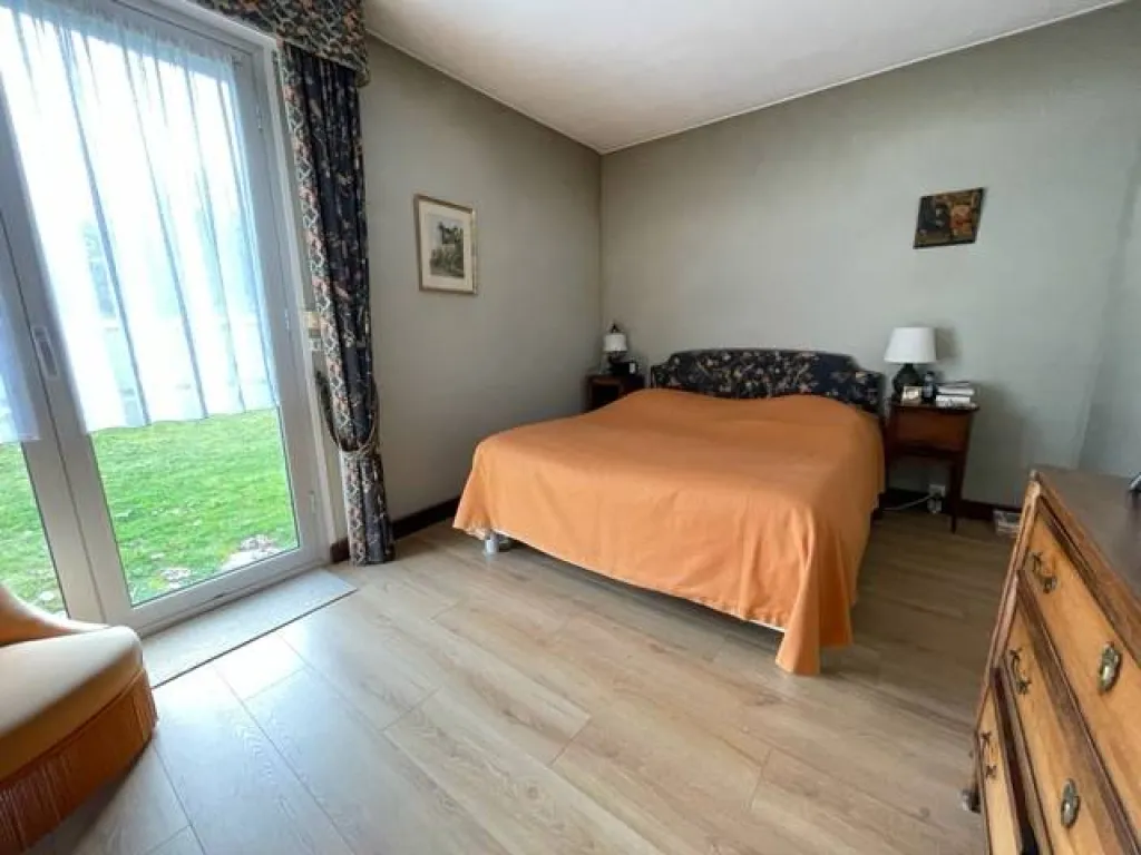 A saisir magnifique maison plain-pied de 220 m² sur un terrain de 1890 m² avec piscine commune de ST AUBIN LES ELBEUF 76410