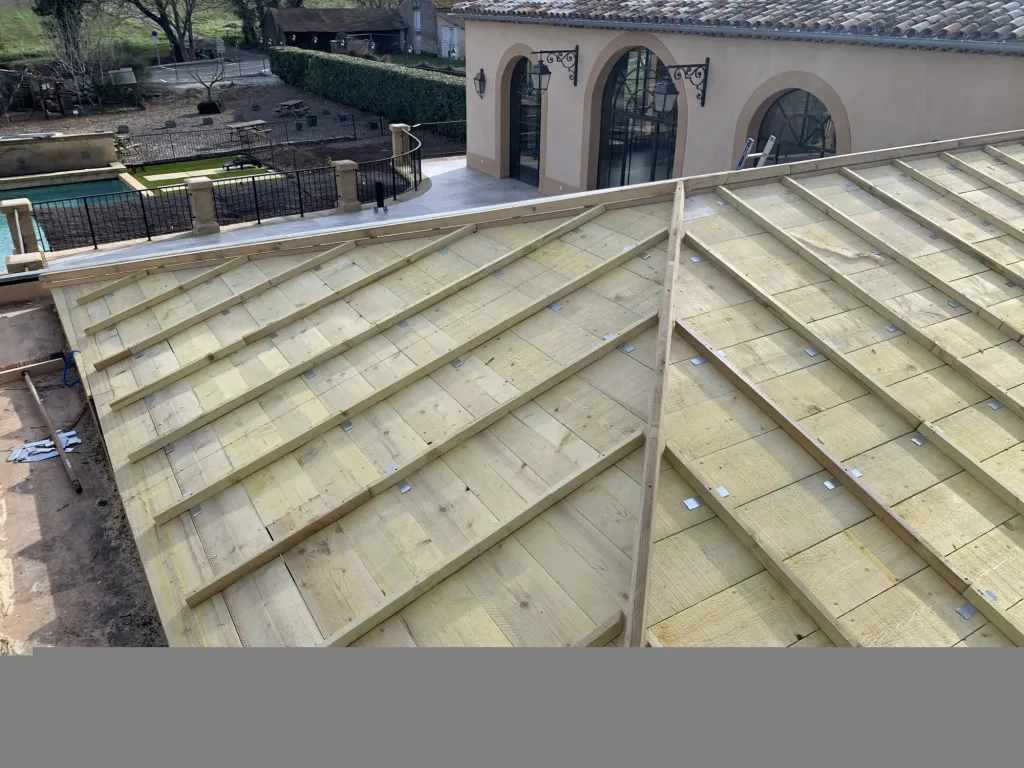 Toiture en zinc à Meyreuil dans les Bouches du Rhônes