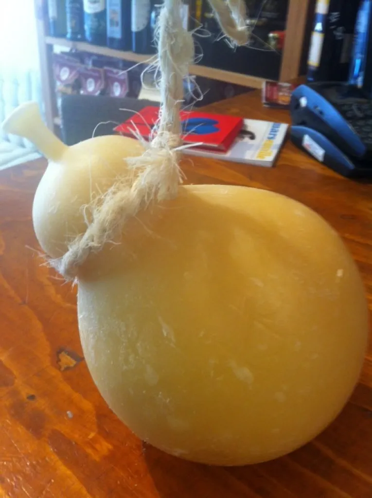 Caciocavallo, fromage au lait de vache italien