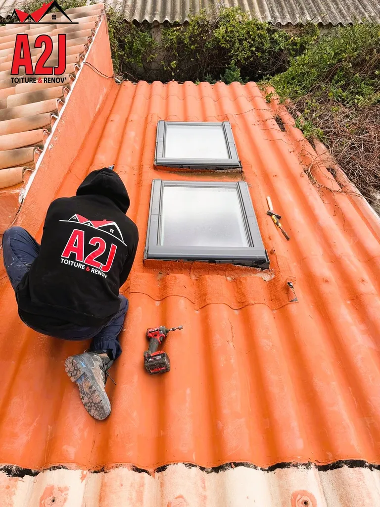 Changement de toiture en PST nue avec isolation thermique avec rehausse de fenêtre de toit pour pose de Velux sur faible pente