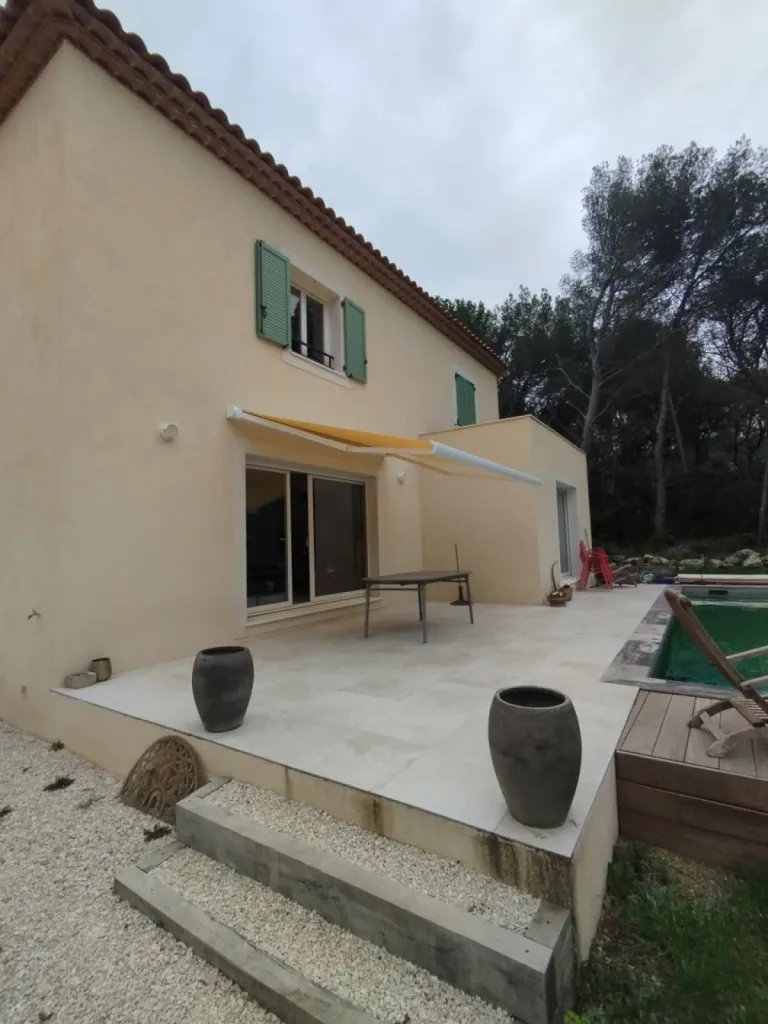 Installation de store banne dans les Bouches-du-Rhône
