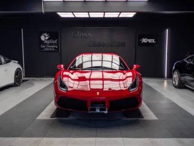 Pose full body de film de protection sur Ferrari 488 réalisée dans le secteur de Lorient.
