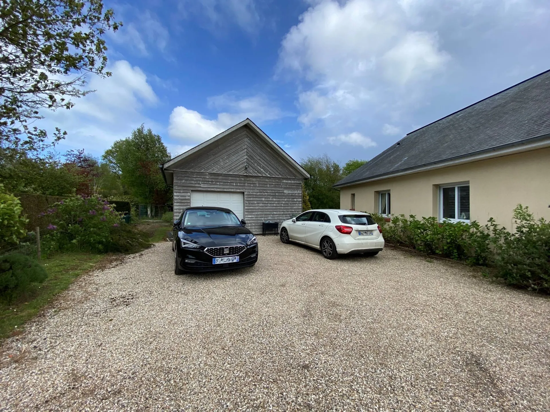A vendre maison contemporaine proche des plages en Seine-Maritime avec un garage.