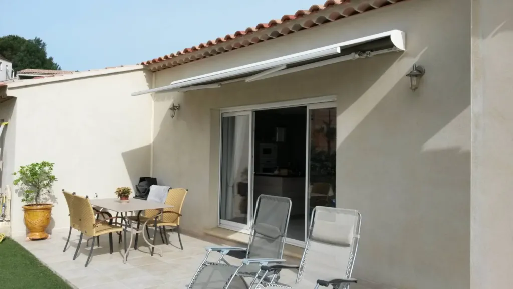 Store extérieure électrique Nyons