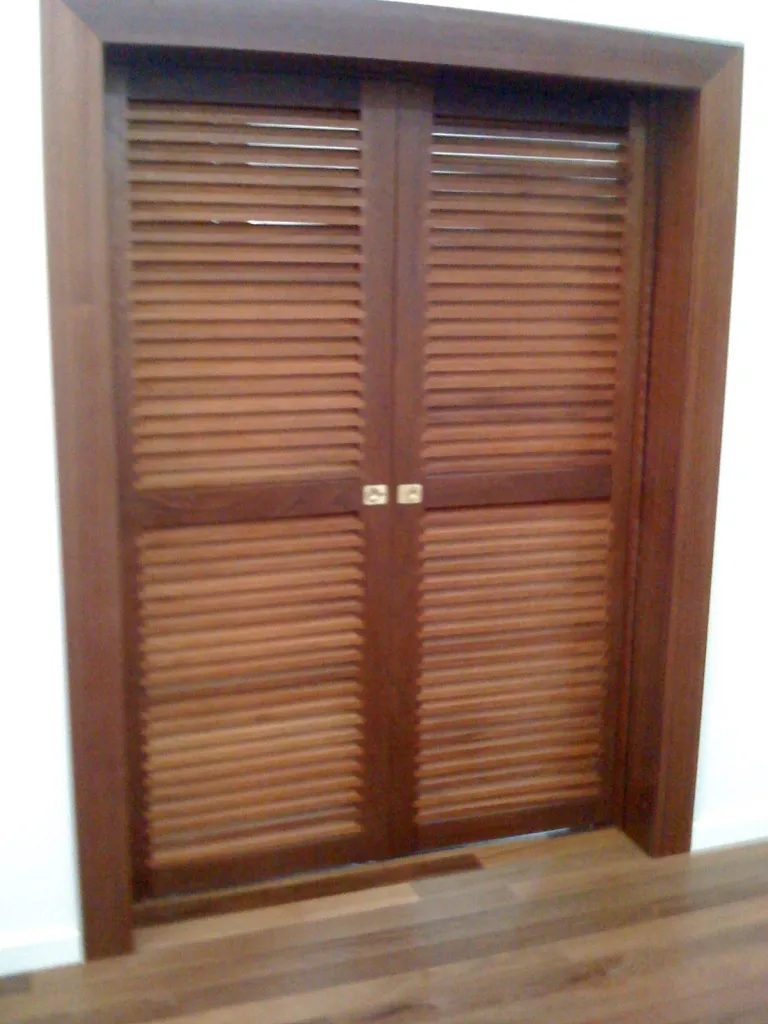 persiennes en acajou style bateau sur bordeaux