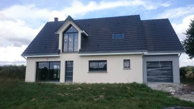 Où trouver un constructeur pour réaliser une maison traditionnelle en parpaing à Pont Audemer proche Beuzeville dans l'Eure (27)