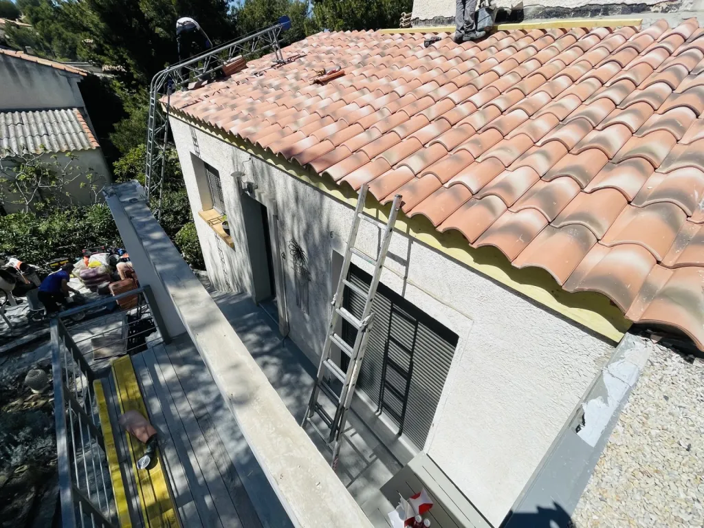 pose des tuiles mecaniques abeilles sur aix en provence