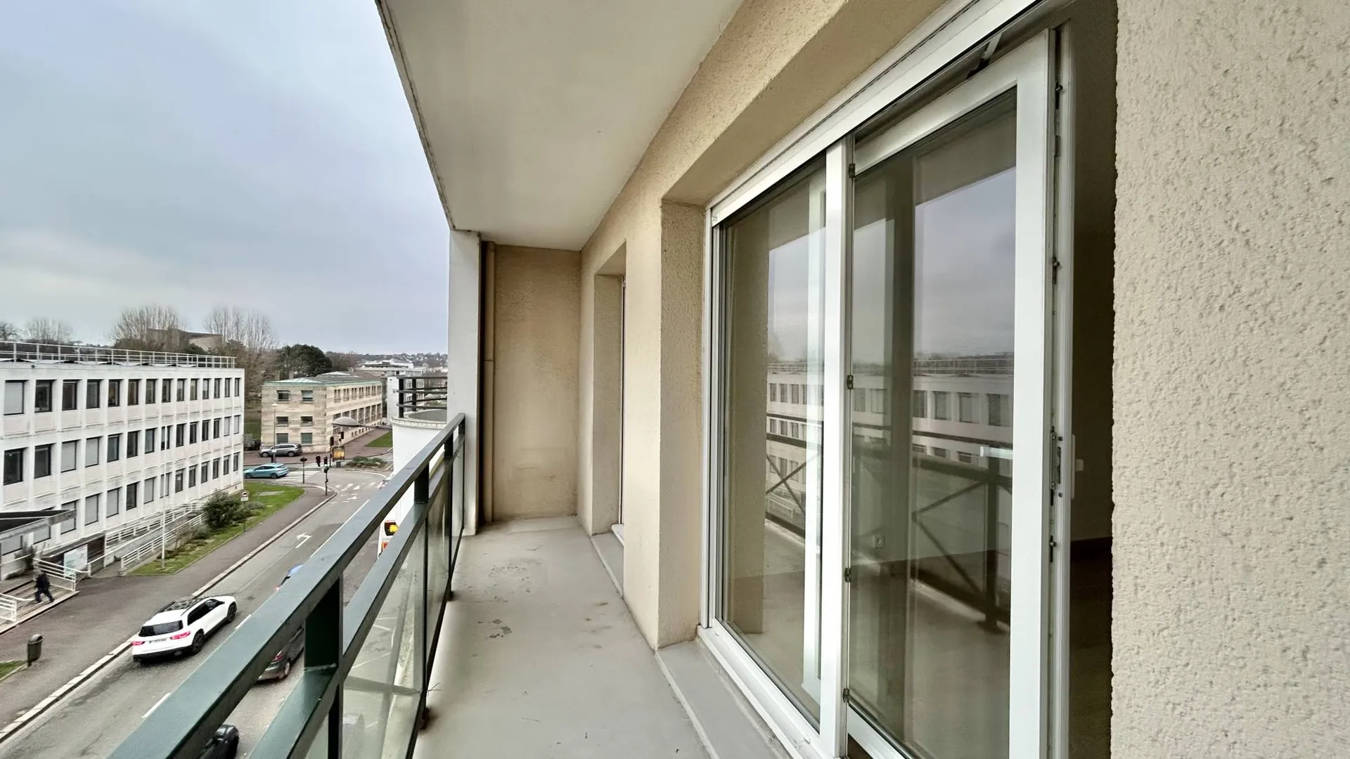 Appartement de 74.4m² Carrez au 3éme étage avec ascenseur et balcon, en centre-ville de Dieppe, 76.