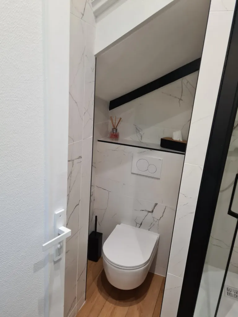 Plombier pour la rénovation d'une salle de bains avec verrière sur-mesure et receveur ultra plat sur Le Havre 76