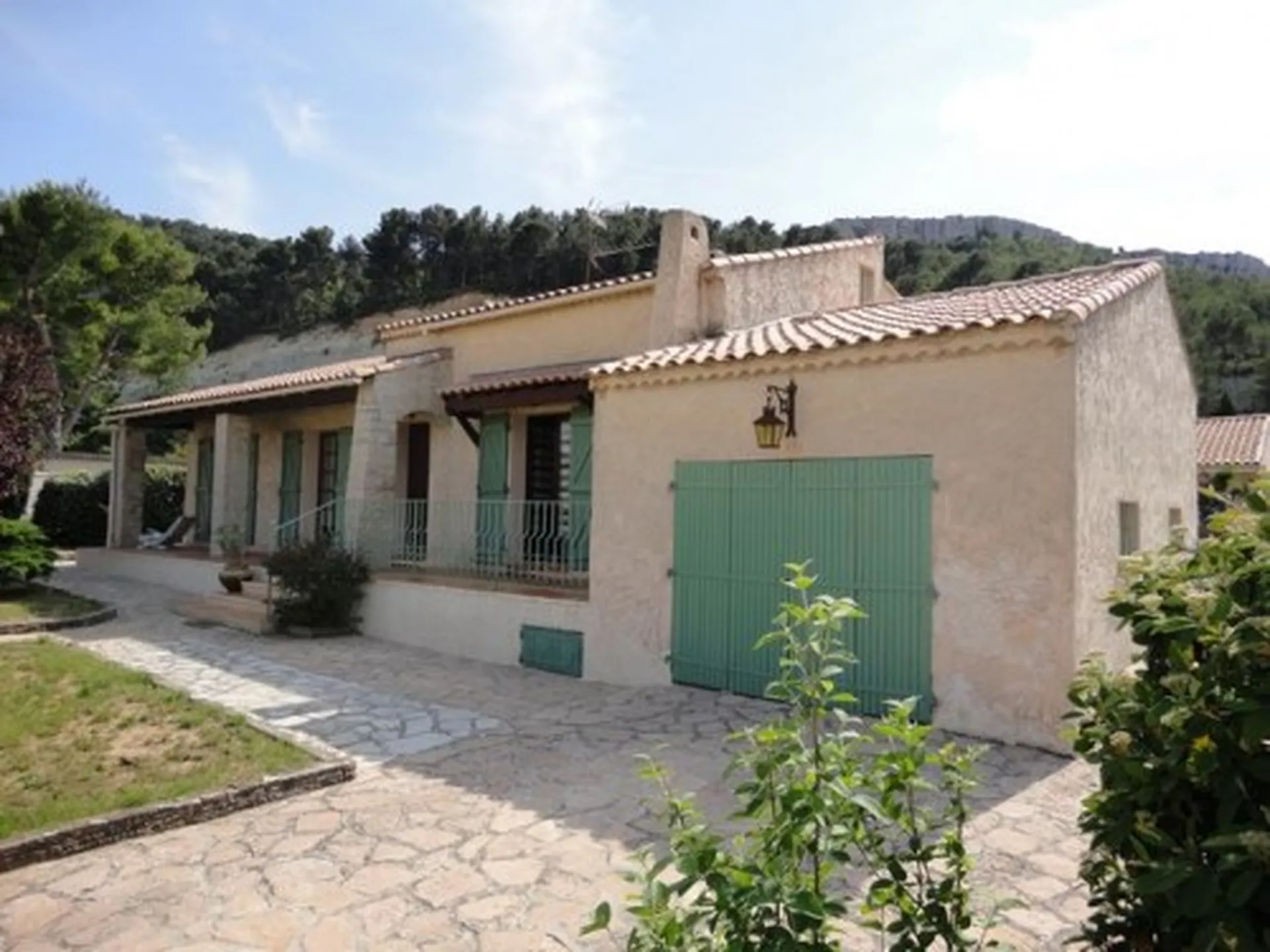 Vente maison Roquefort la bédoule au calme sur 675m² de terrain plat