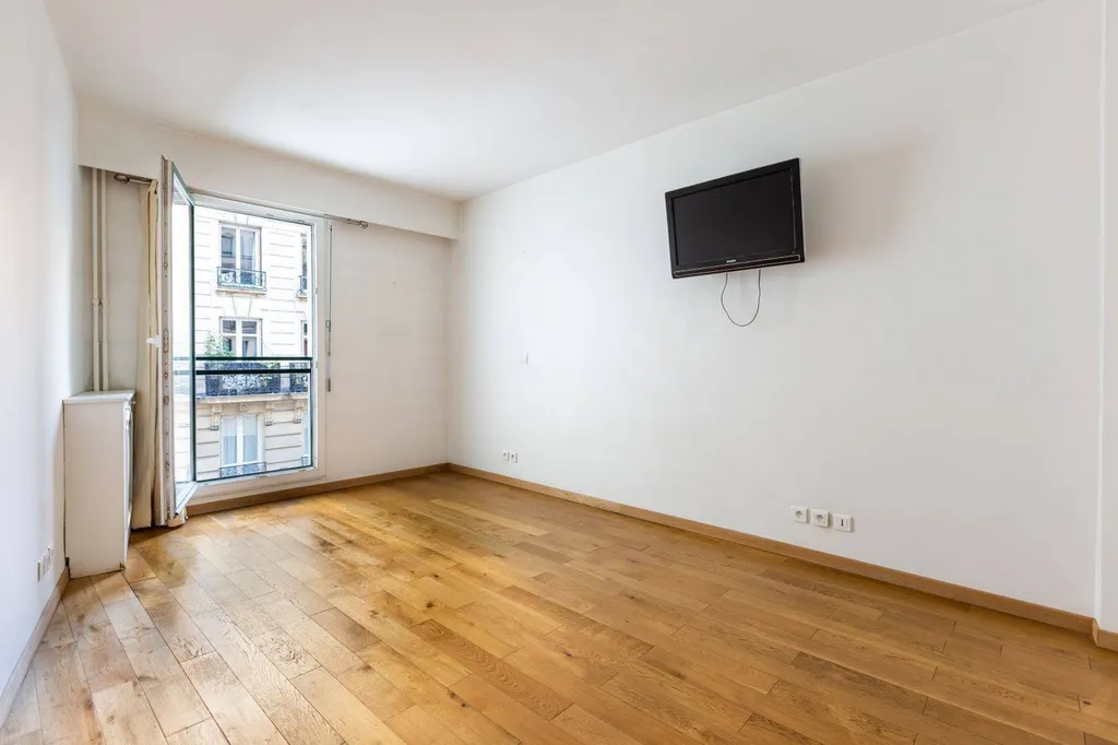 A vendre 2 pièces rue rennequin à Paris 75017