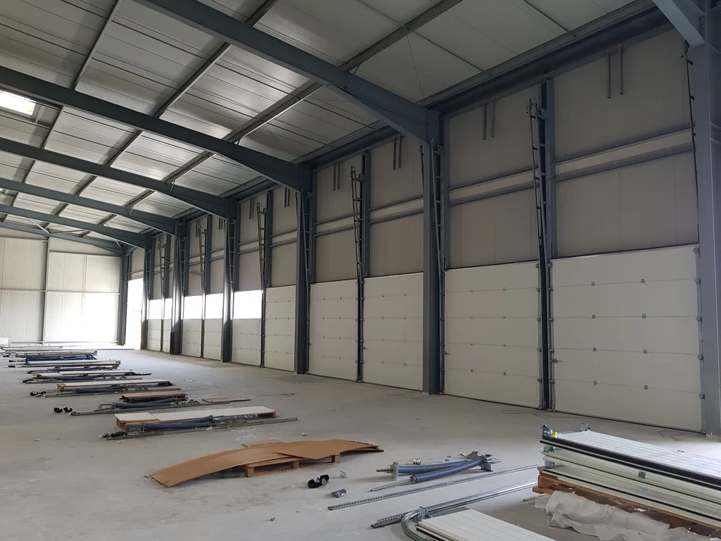 Systèmes d’entraînement pour portes sectionnelles : manuels, motorisés et solutions de sécurité