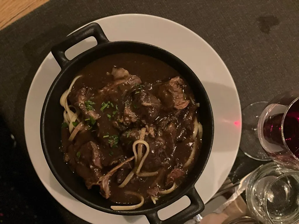Choisir entre burgers gourmands et plats traditionnels pour satisfaire toutes les envies autour d’une même table à Penta-di-Casinca