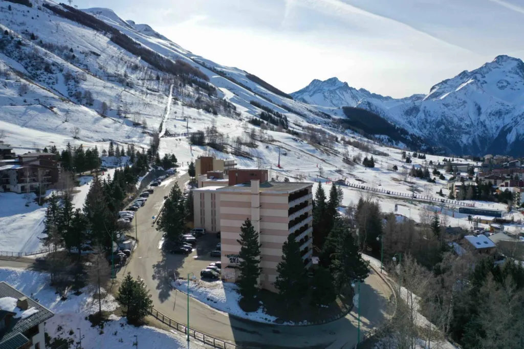 Appartements du T1 au T2 de la résidence SkiAzur avec piscine extérieur à 3 minutes du centre des 2 Alpes