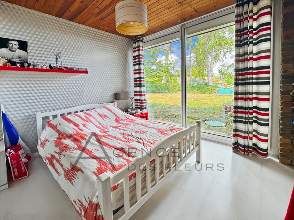 A vendre maison d'architecte de 198 m² habitables édifié sur un terrain de 6100 m² située à FRENEUSE 76410