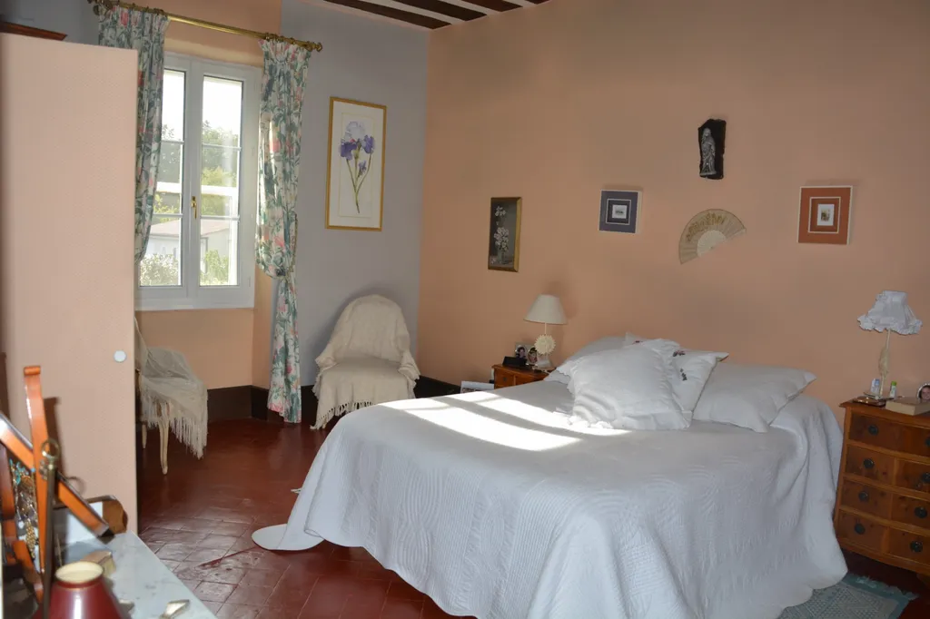 Comtat Vénaissin, maison bourgeoise avec jardin, bassin et piscine à vendre   