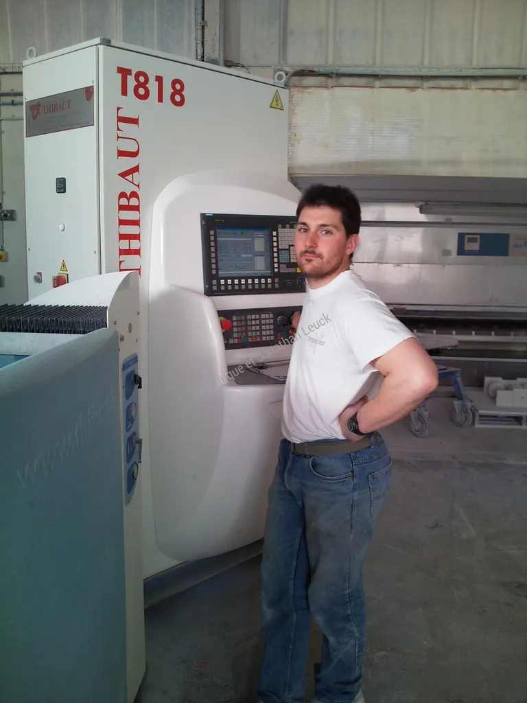 Usinage d'une pierre de bassin en Estaillades