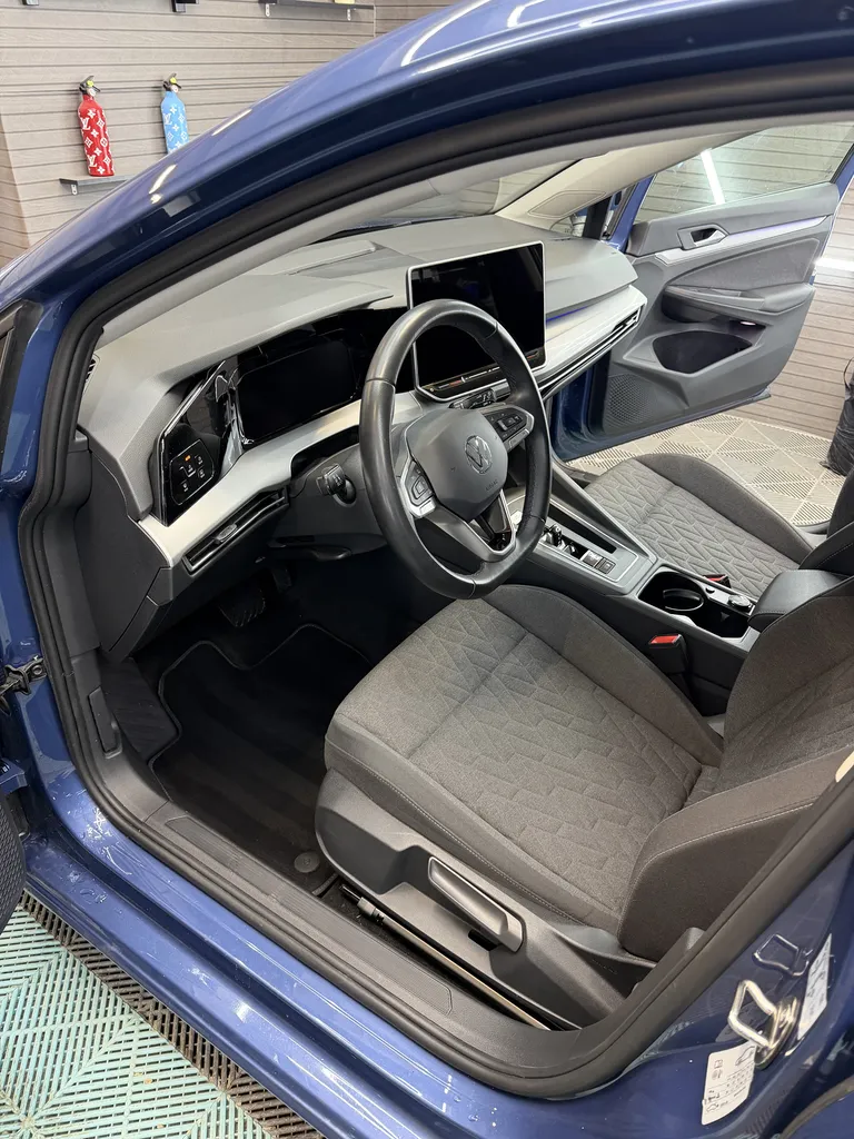 VOLKSWAGEN GOLF 8 eTSI / GARANTIE VW 2028 / DSG7 / GRAND ECRAN / CARPLAY