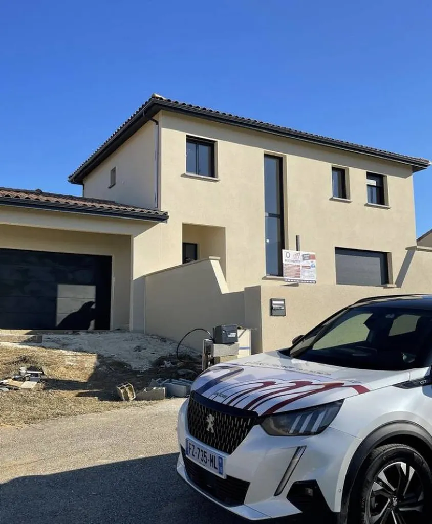 Ravalement de façade sur maison neuve dans la commune de Saint-Donat-sur-l'Herbasse